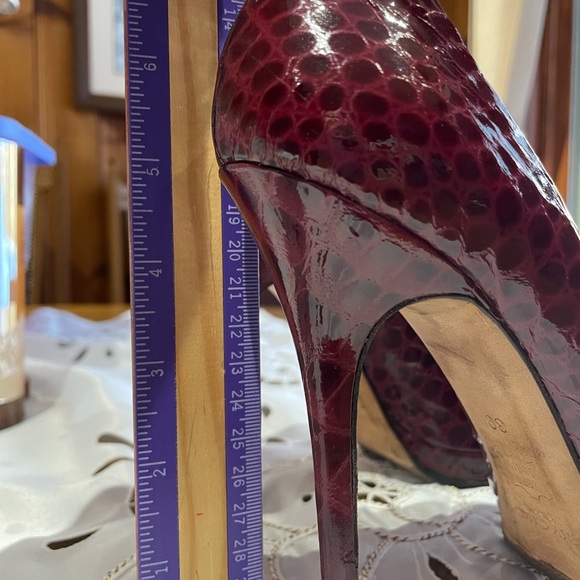 Croc-Embossed Heels - Picture 7 of 12